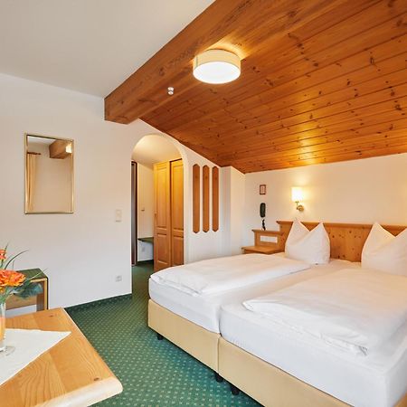 Hotel Garni Zugspitz Фархант Стая снимка