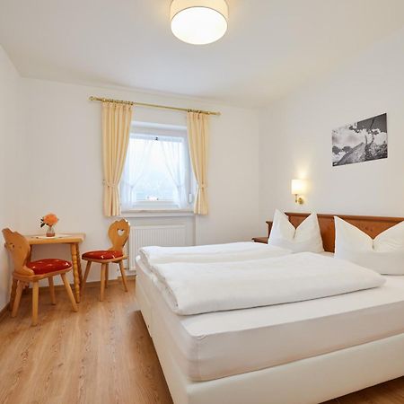 Hotel Garni Zugspitz Фархант Стая снимка