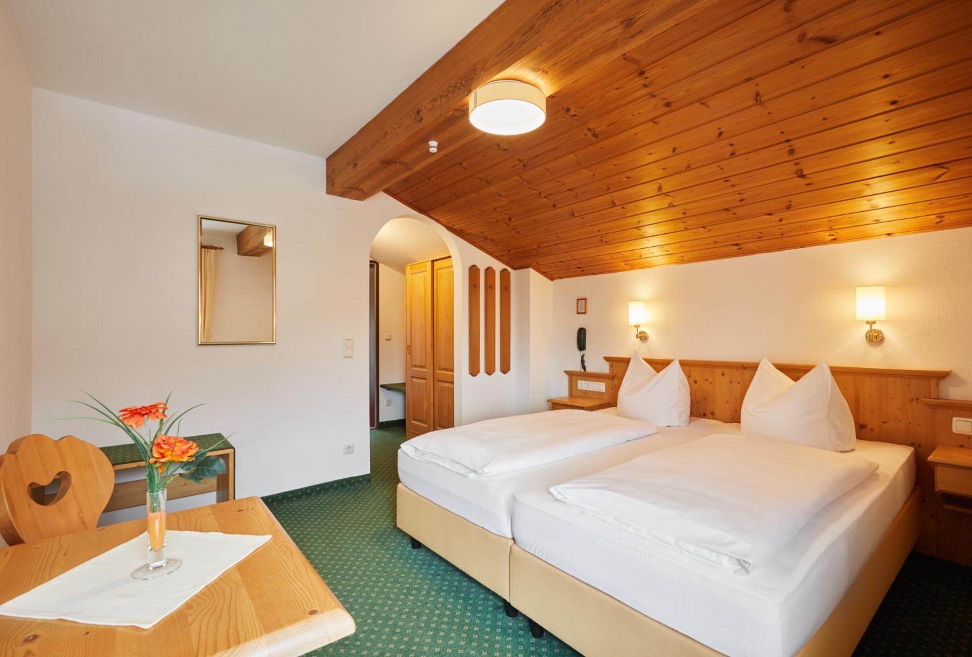 Hotel Garni Zugspitz Фархант Стая снимка