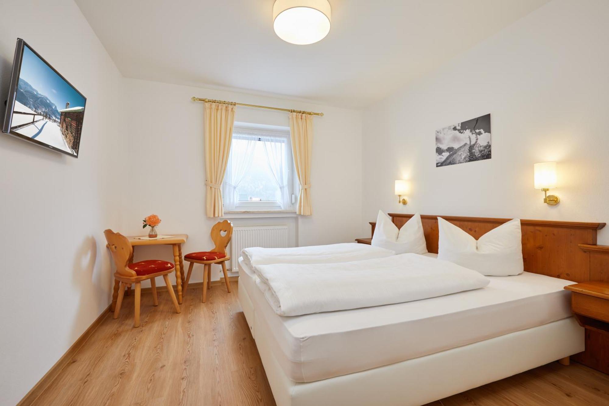 Hotel Garni Zugspitz Фархант Стая снимка